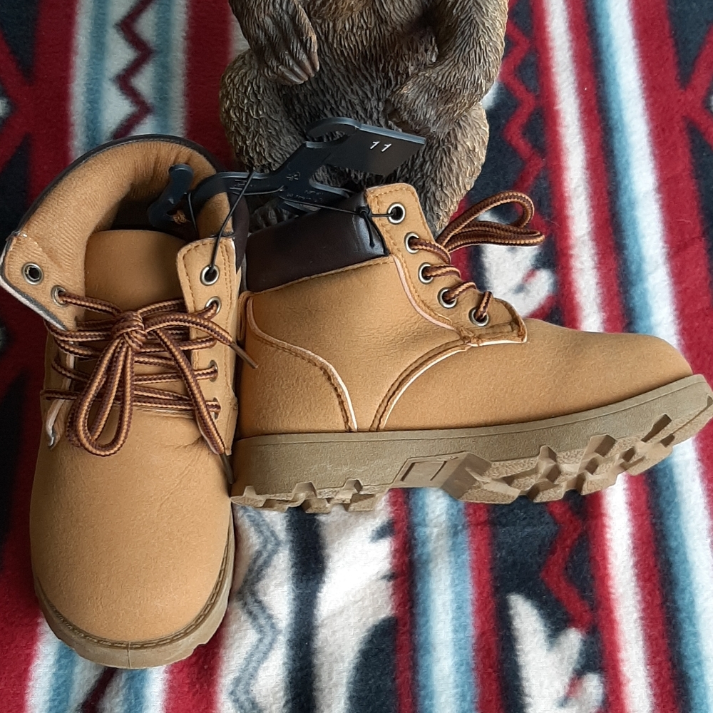 HIKING BOOTS BOYS 11 - Picture 1 of 7